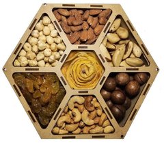 Набор орехов в подарочной коробочке с прозрачным верхом