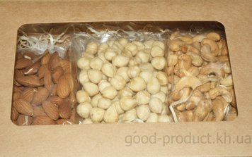 Набір горіхів у кортонній коробочці 0,6 кг